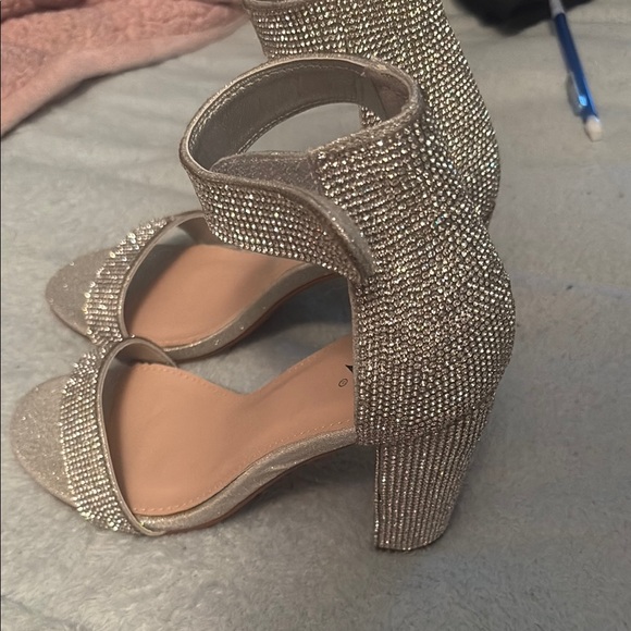Elegant Silver Rhinestone Women's Heels - Picture 3 of 3